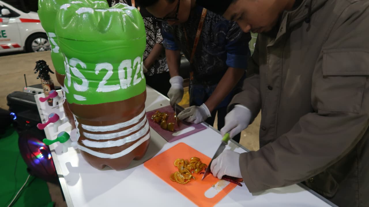 Sosialisasi dan Pembuatan Komposter Berbasis Limbah Organik Rumah Tangga — foto 2