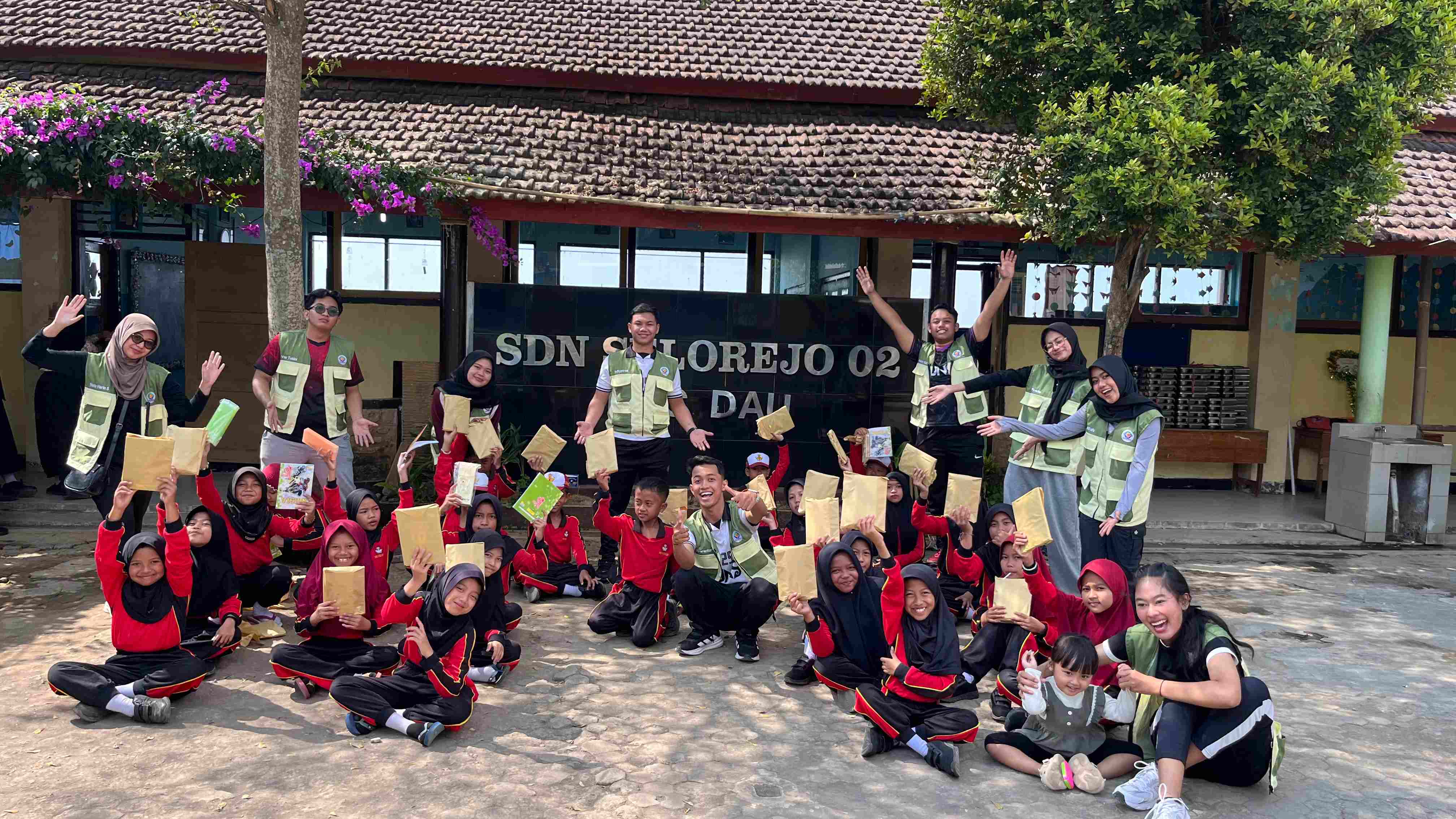Pengenalan dan Praktik Permainan Olahraga Tradisional sebagai Upaya Meningkatkan Aktivitas Fisik Siswa di SD N 2 Selorejo — foto 2