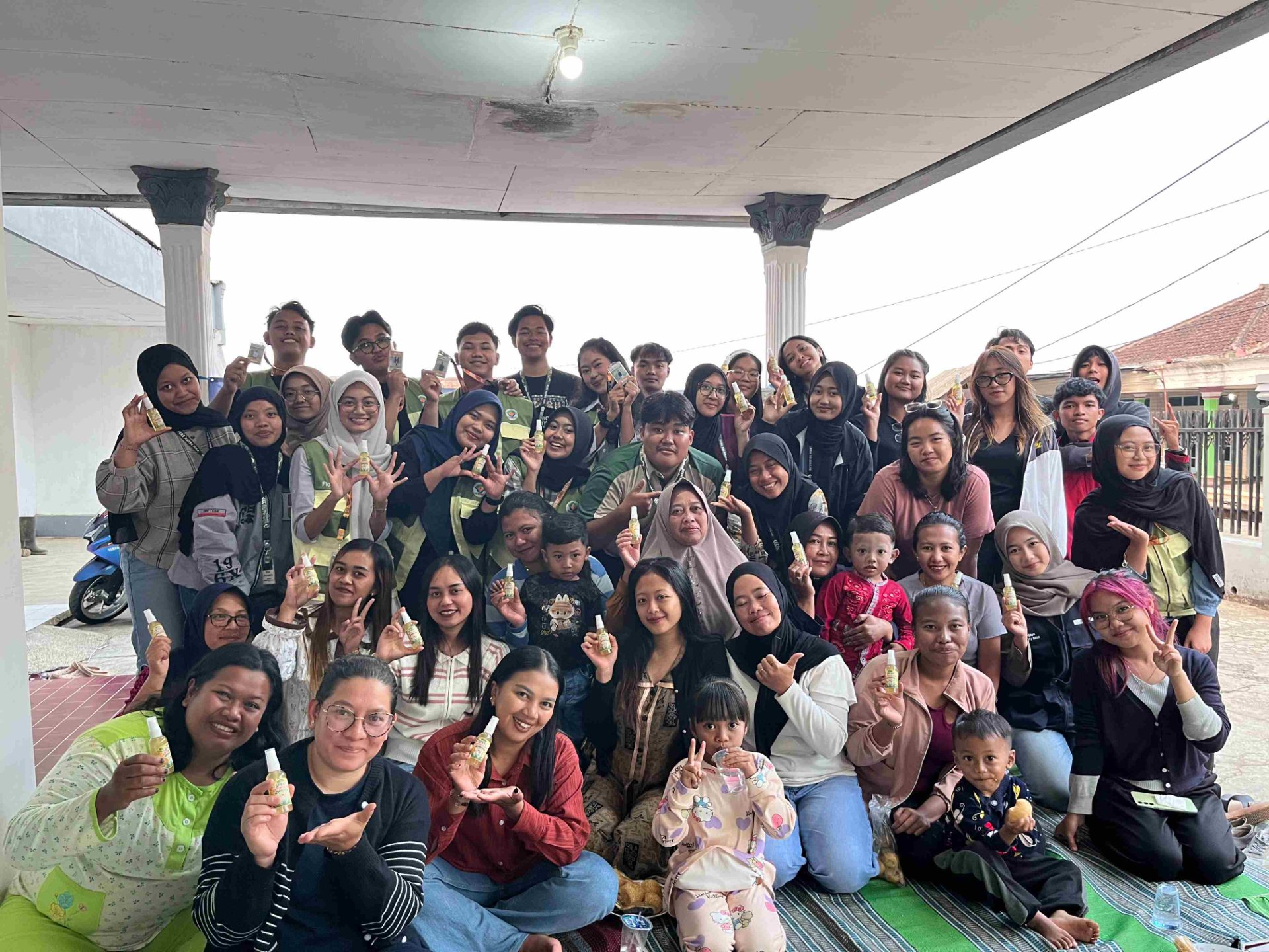 Pemanfaatan Limbah Kulit Jeruk sebagai Spray Anti Nyamuk Alami di Desa Selorejo — foto 4