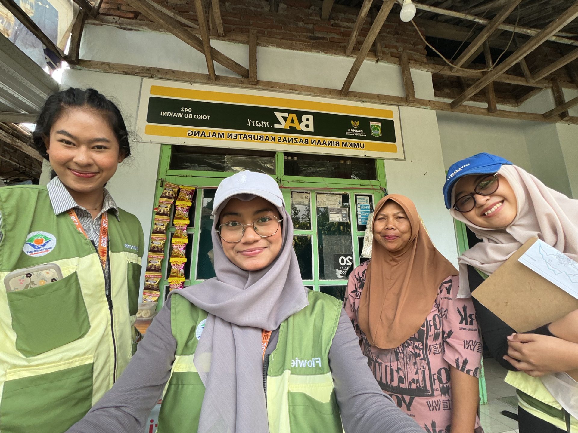 KKN UNS 178 Melakukan Pendataan 105 UMKM Desa Selorejo, Kini 91 Usaha Muncul di Google Maps (Kemitraan multi-stakeholder, pemasaran digital) — foto 2