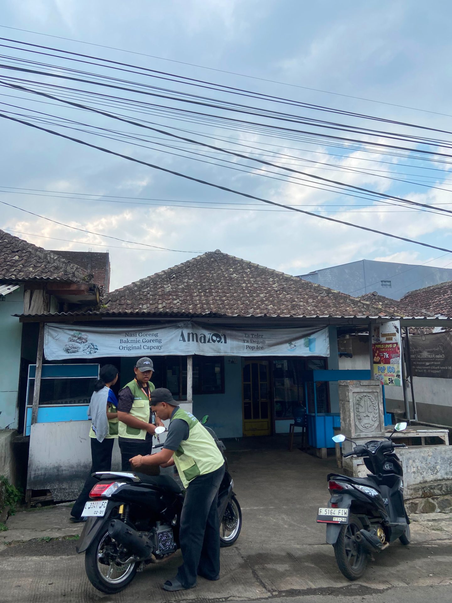 KKN UNS 178 Melakukan Pendataan 105 UMKM Desa Selorejo, Kini 91 Usaha Muncul di Google Maps (Kemitraan multi-stakeholder, pemasaran digital) — foto 3