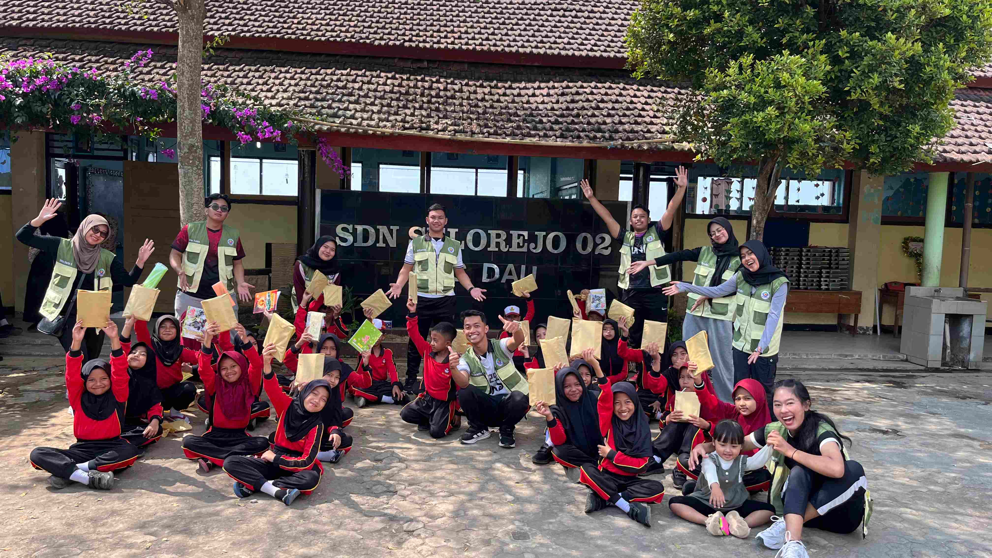 Pengenalan dan Praktik Permainan Olahraga Tradisional sebagai Upaya Meningkatkan Aktivitas Fisik Siswa di SD N 2 Selorejo — foto 3