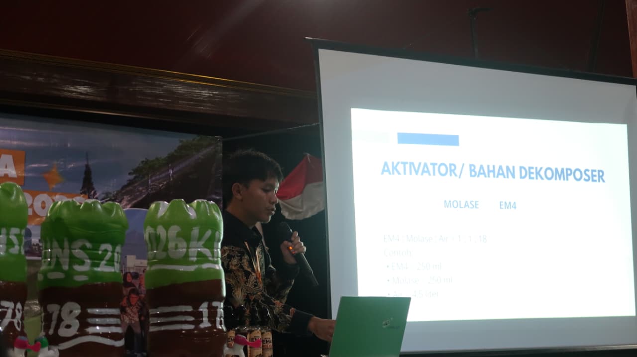 Sosialisasi dan Pembuatan Komposter Berbasis Limbah Organik Rumah Tangga — foto 6